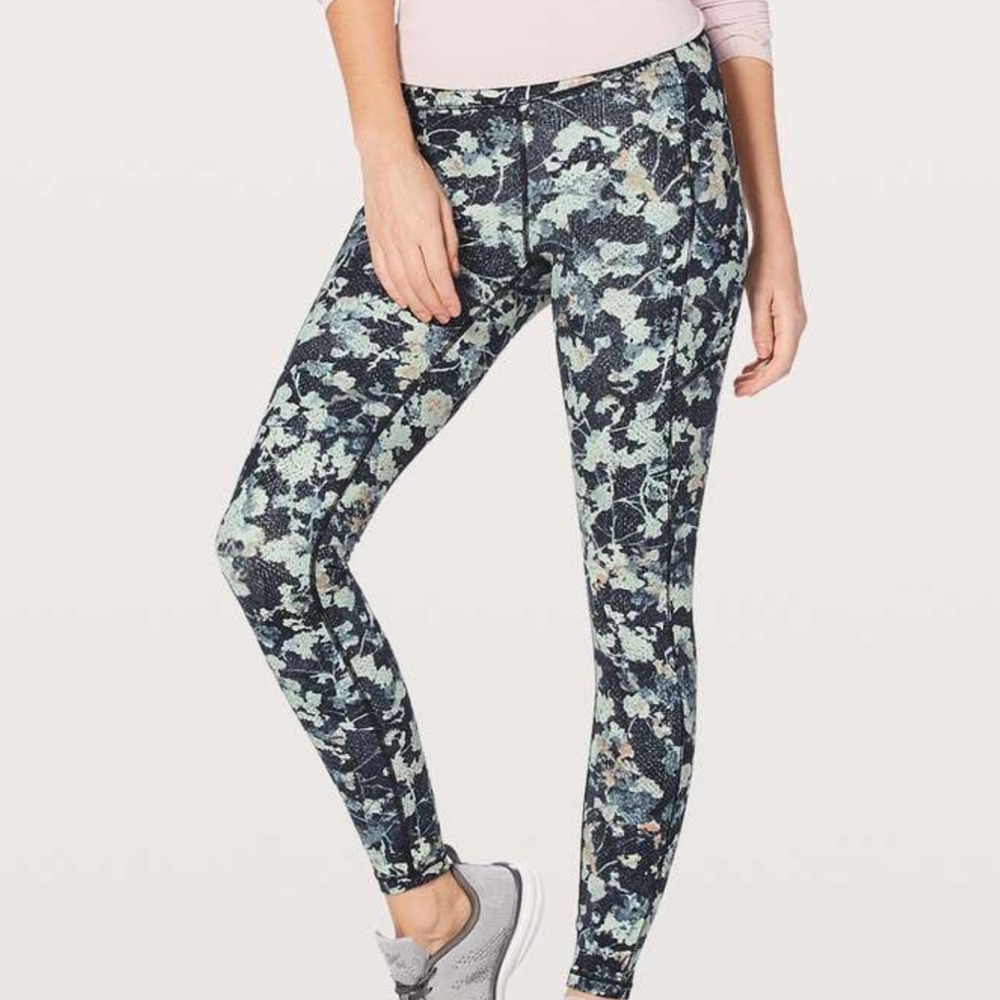 Lululemon Speed Up Tight *Full-On Luxtreme 28"
Spring Bloom Multi